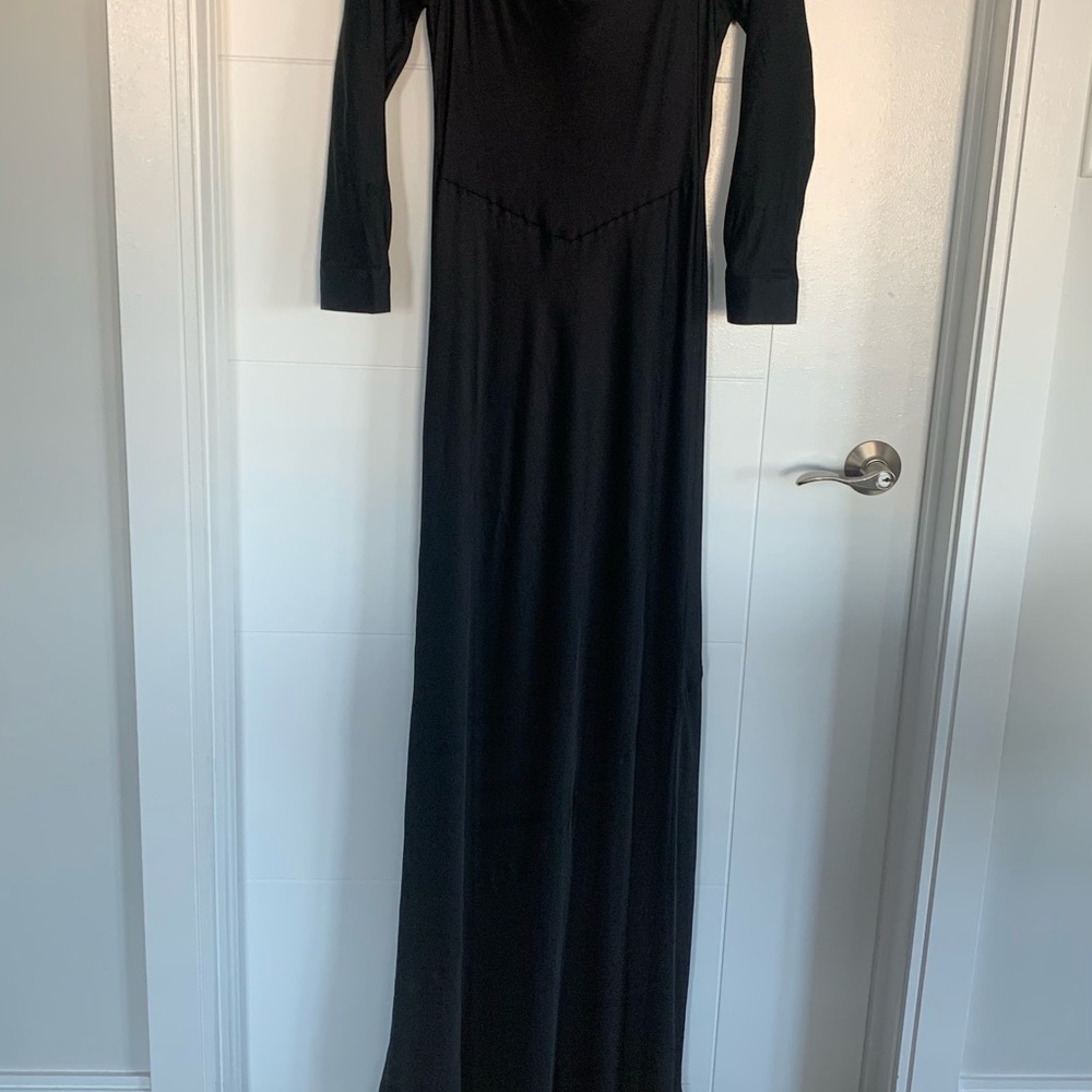 GORGEOUS BLACK EVENING GOWN